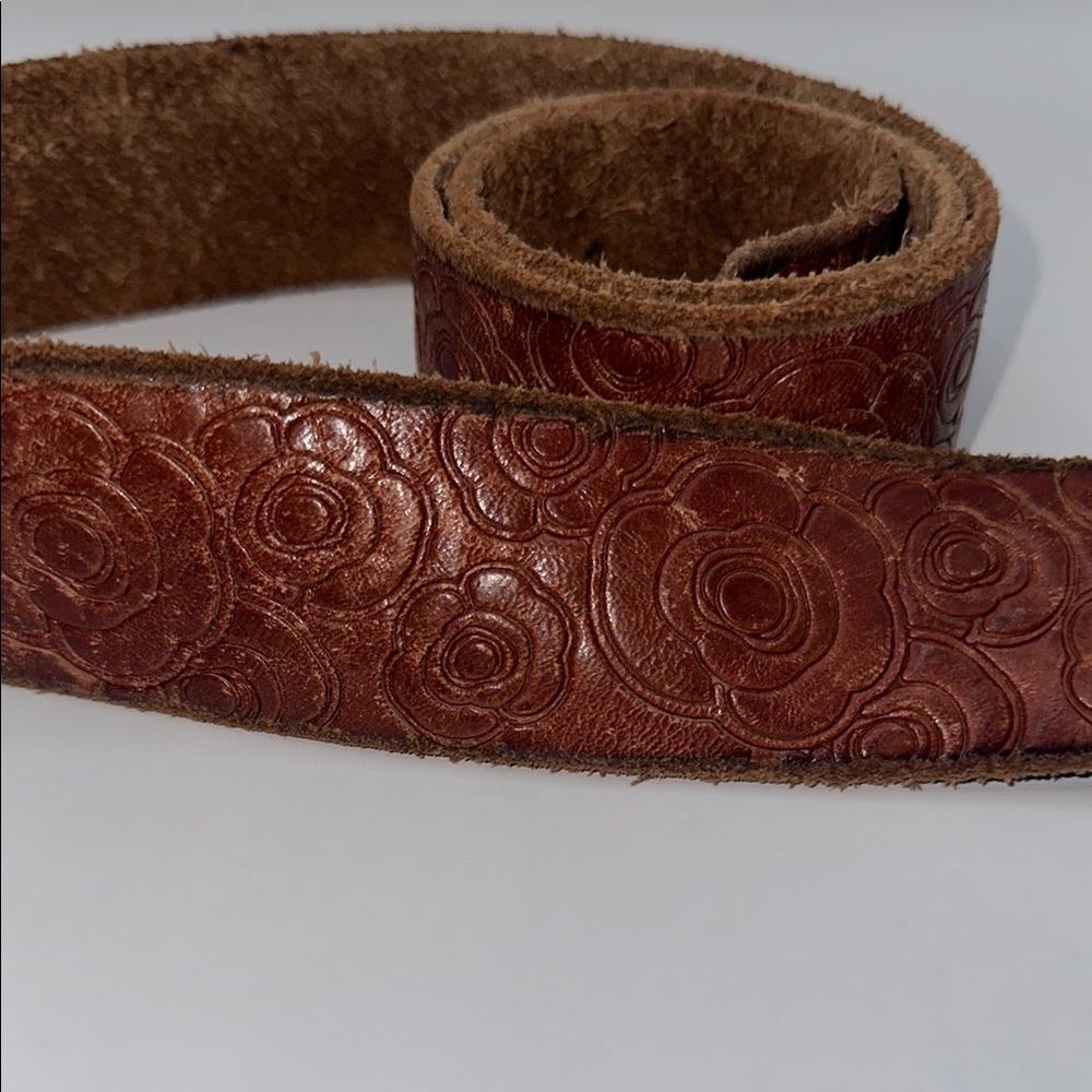 Brown Leather Belt with Embossed Flower Pattern - Picture 2 of 5